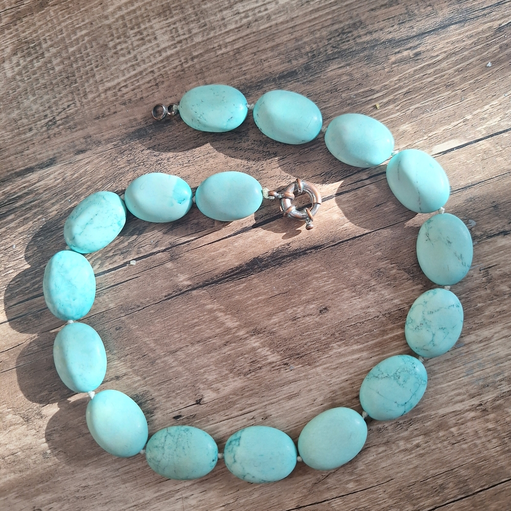 Elegant Turquoise Beaded Necklace